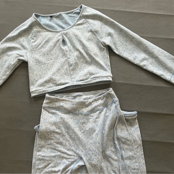 Gymshark fleur texture long sleeve crop top and leggings workout set light blue - Picture 1 of 5